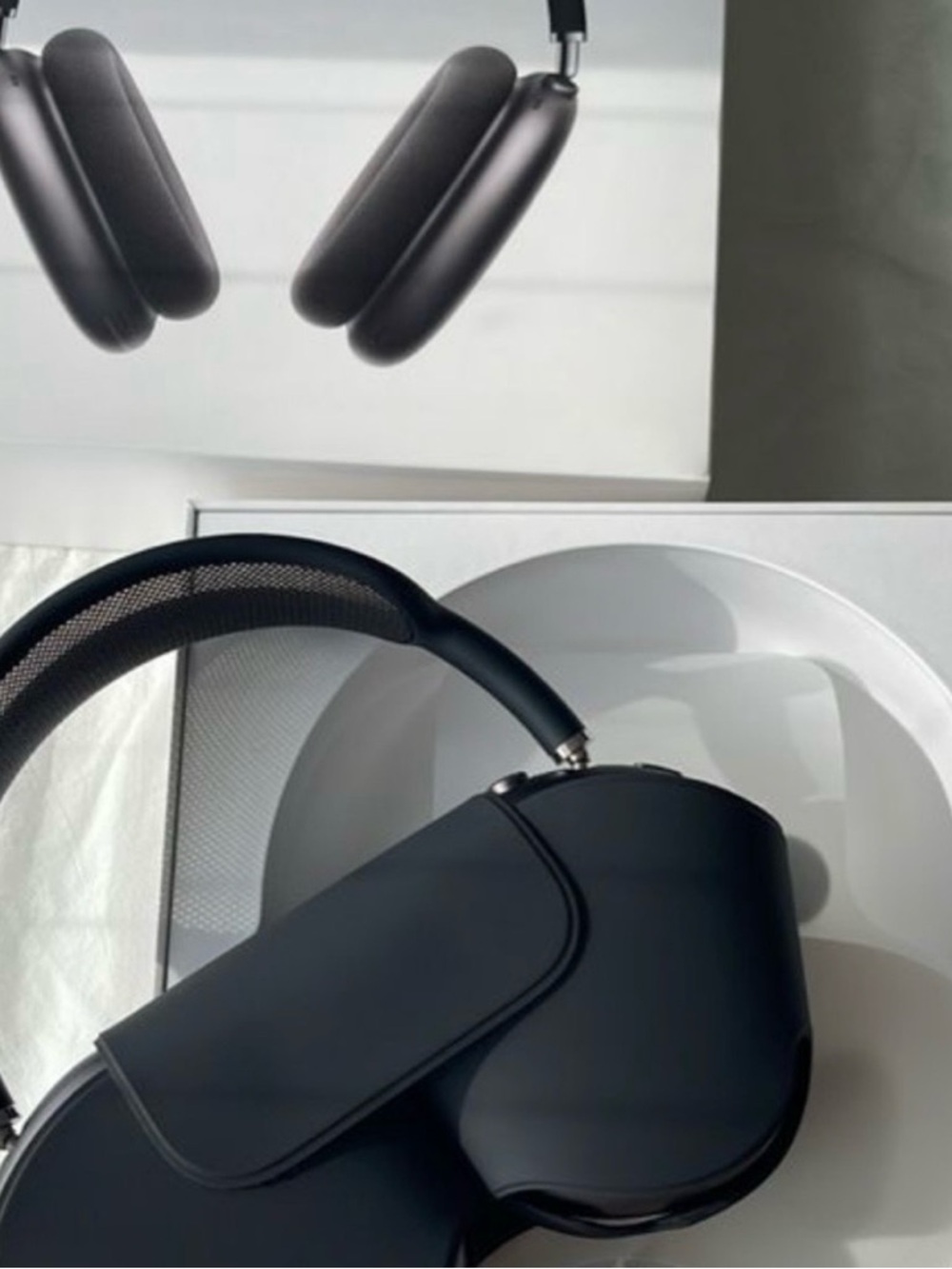 Pro Max Headphones - Picture 2 of 4